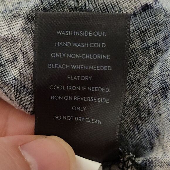 Simply Vera Wang velvet floral top - Picture 6 of 6